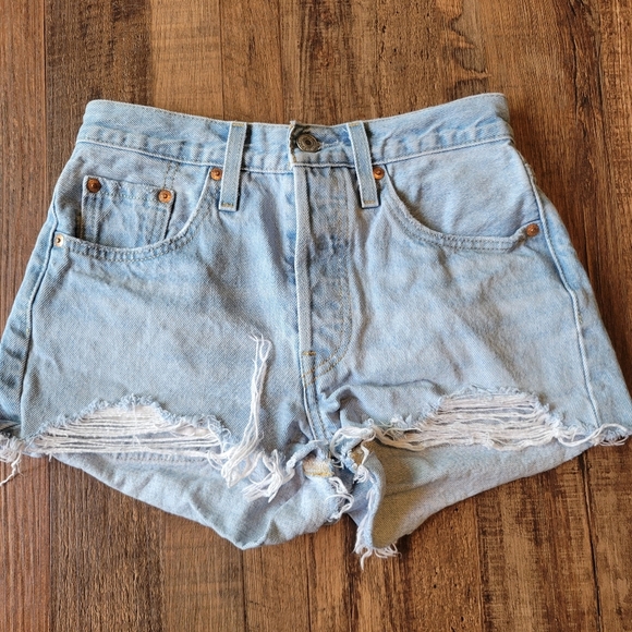 Levi's Light Wash Denim Distressed High Waist Cut Off Shorts - Picture 1 of 11